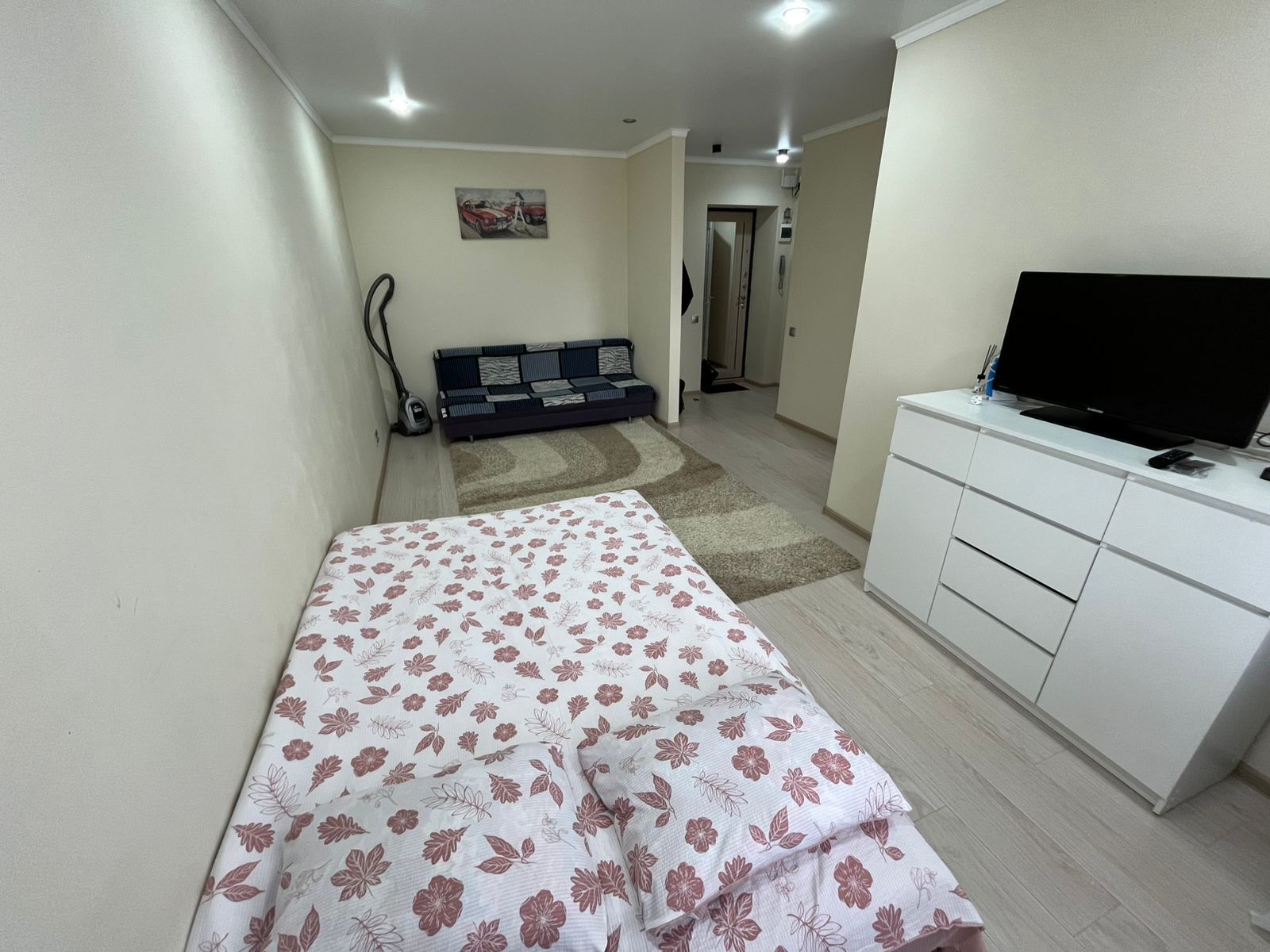 1 комн. кв. в центре ( проспект Абая)